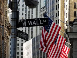 华尔街‘AI股神’翻车了：年赚439%的基金，一夜之间被强平