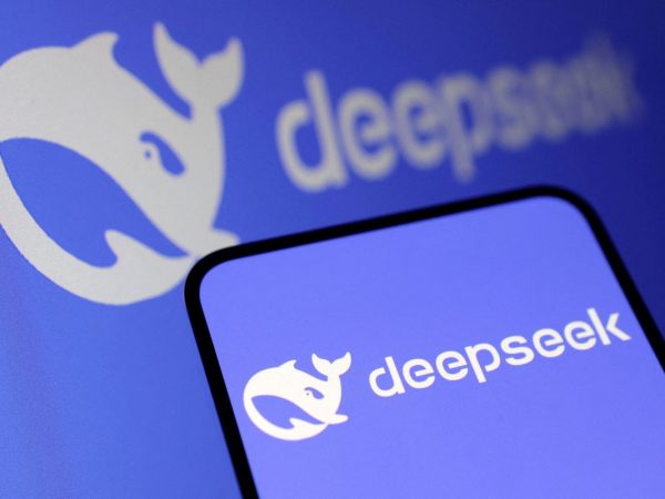 DeepSeek正式版开卖：大模型的价，像电费一样分峰谷了