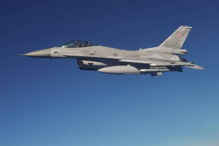 F-16战斗机