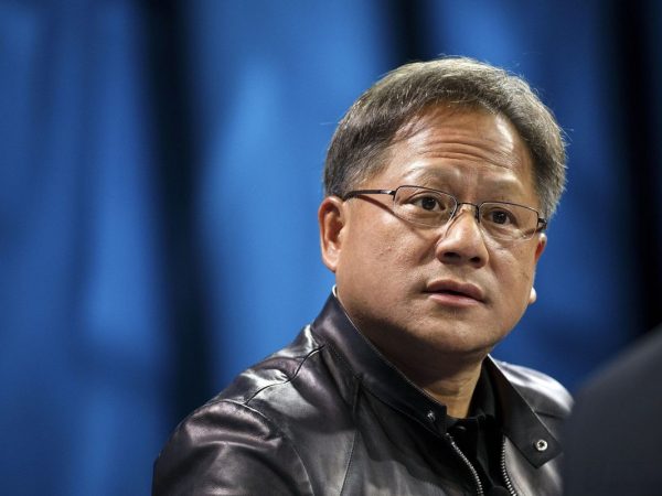 黄仁勋：AI正在变成水电煤，别掉队