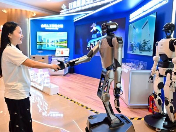 微软给AI立了条规矩：人比AI更重要，就这五个字