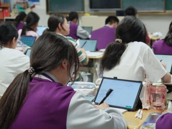 纽约给60万学生按下AI暂停键